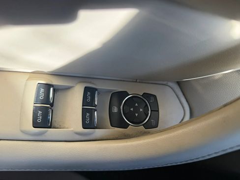Used 2014 Lincoln MKS AWD image 22