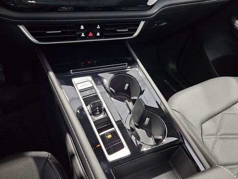 New 2026 Volkswagen Atlas SE FWD image 23
