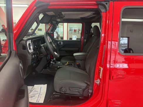 Certified 2025 Jeep Wrangler Unlimited Sahara AWD/4WD image 6