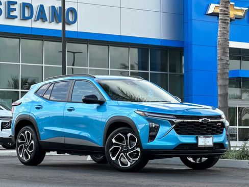 New 2026 Chevrolet Trax RS w/ Sunroof Package FWD image 2