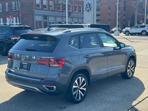 Certified 2023 Volkswagen Taos SE w/ Panoramic Sunroof Package image 5