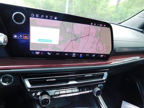 Certified 2024 Chevrolet Traverse Z71 w/ Enhanced Driving Package AWD/4WD image 10