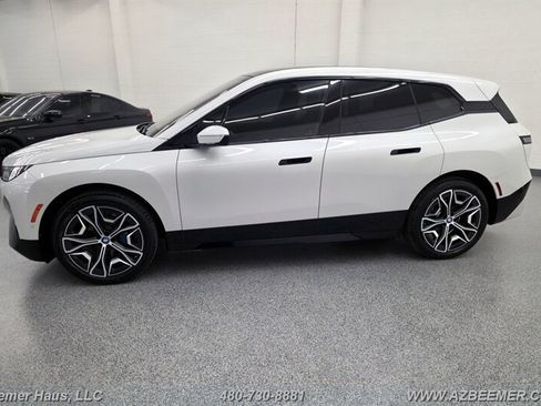 Used 2024 BMW iX xDrive50 w/ Sport Package AWD/4WD image 4