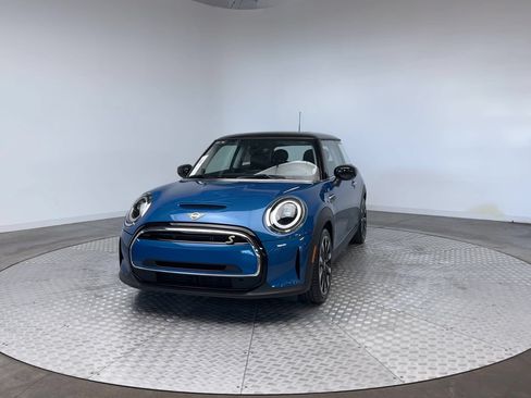 Used 2024 MINI Cooper SE FWD image 3