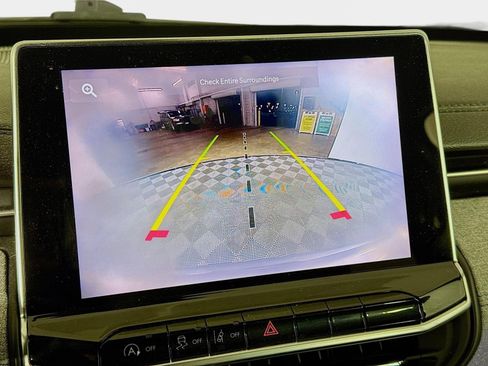 Used 2023 Jeep Compass Latitude image 16