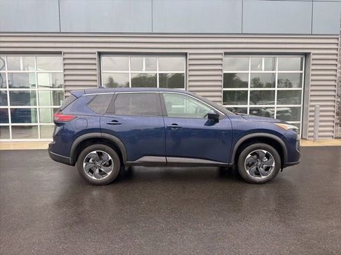 Used 2024 Nissan Rogue SV FWD image 3