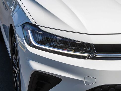 Used 2025 Volkswagen Jetta Sport image 4