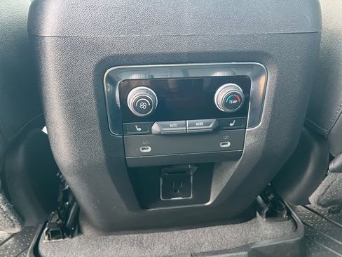 Used 2022 Chevrolet Tahoe Z71 w/ Luxury Package image 26