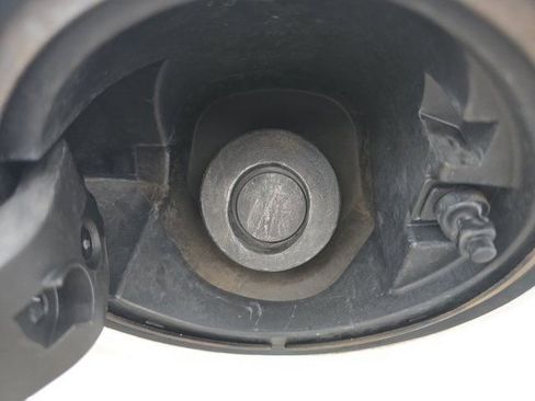 Used 2017 Chevrolet Suburban Premier image 12