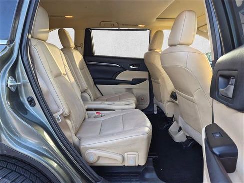 Used 2015 Toyota Highlander Limited FWD image 19