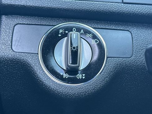 Used 2010 Mercedes-Benz C 300 Sport image 32