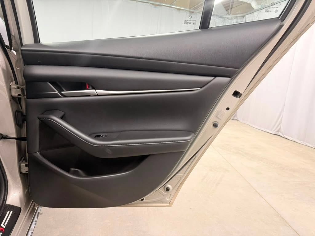 Used 2022 MAZDA MAZDA3 s FWD image 38