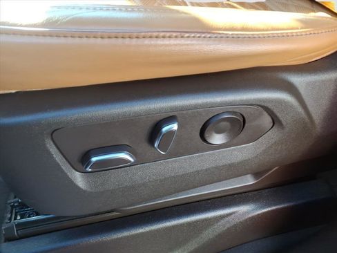 Used 2023 Cadillac Escalade ESV Premium Luxury image 20