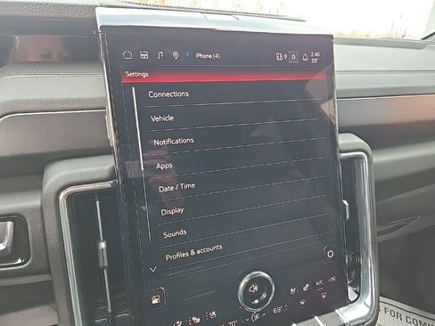 Used 2025 GMC Yukon Denali image 57