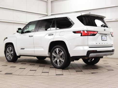 Used 2025 Toyota Sequoia Capstone AWD/4WD image 6