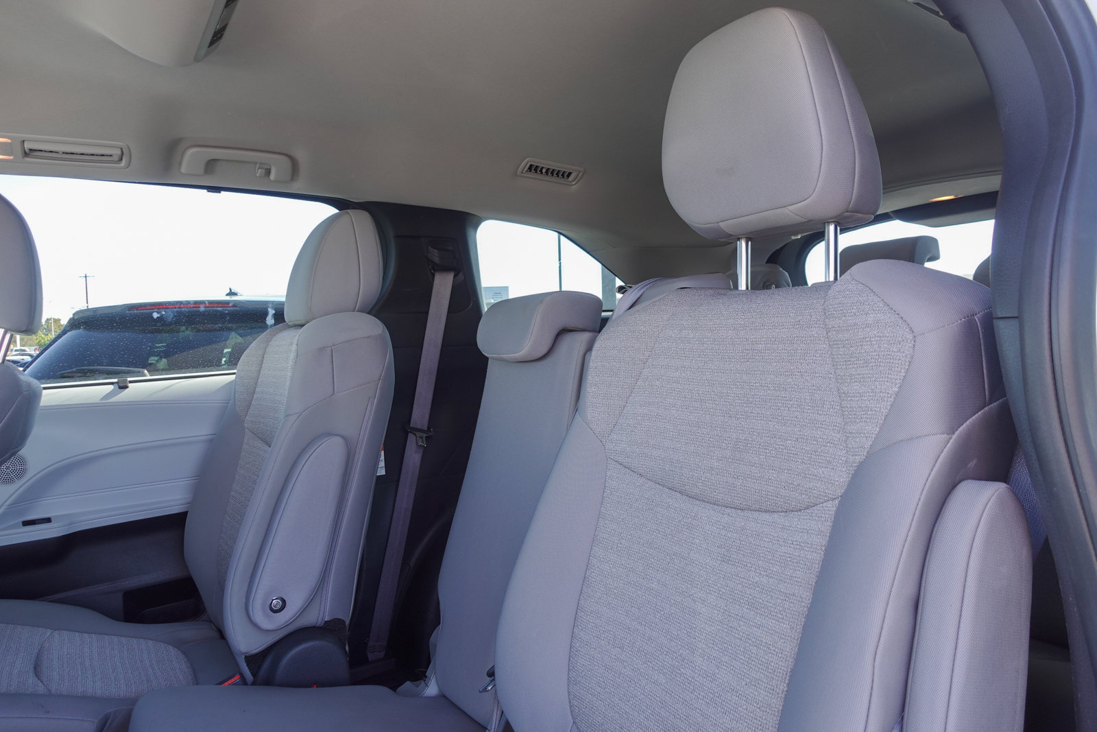 Used 2025 Toyota Sienna LE FWD image 12