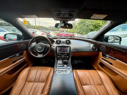 Used 2012 Jaguar XJ RWD image 17