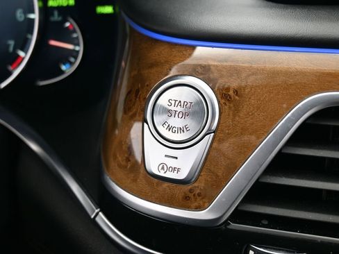 Used 2016 BMW 750i xDrive image 35