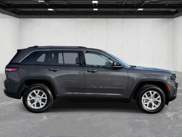 Used 2023 Jeep Grand Cherokee Limited AWD/4WD image 4