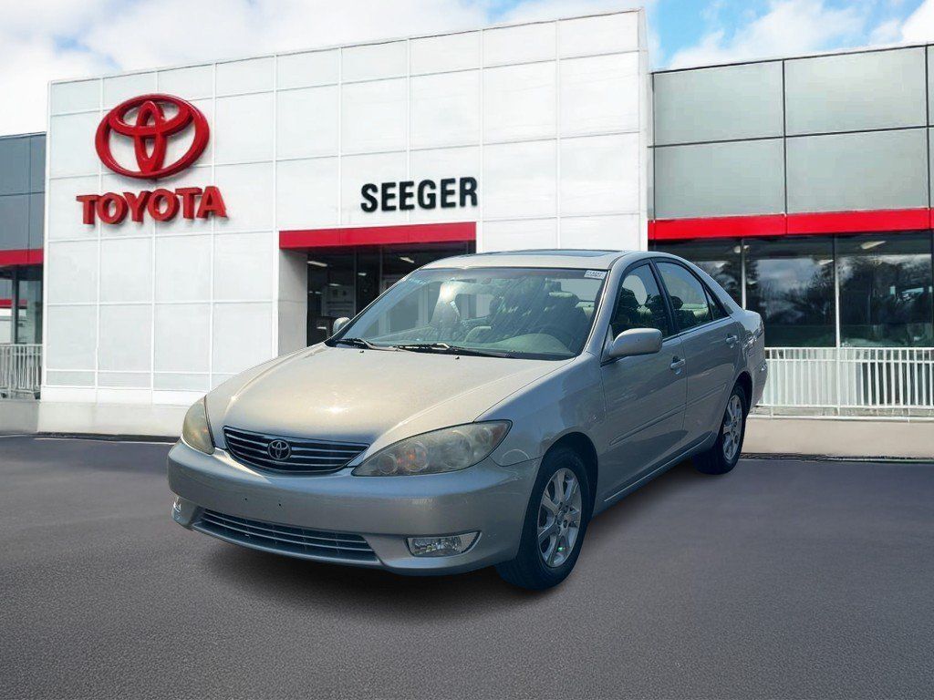Used 2005 Toyota Camry XLE w/ XLE Premium Plus Pkg FWD image 10