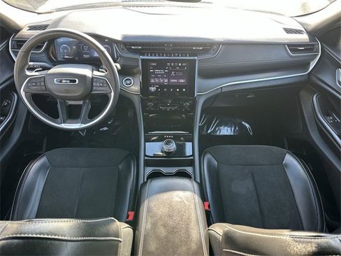 Used 2023 Jeep Grand Cherokee L Laredo image 18