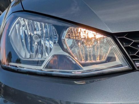 Used 2017 Volkswagen Golf Alltrack SE AWD/4WD image 10