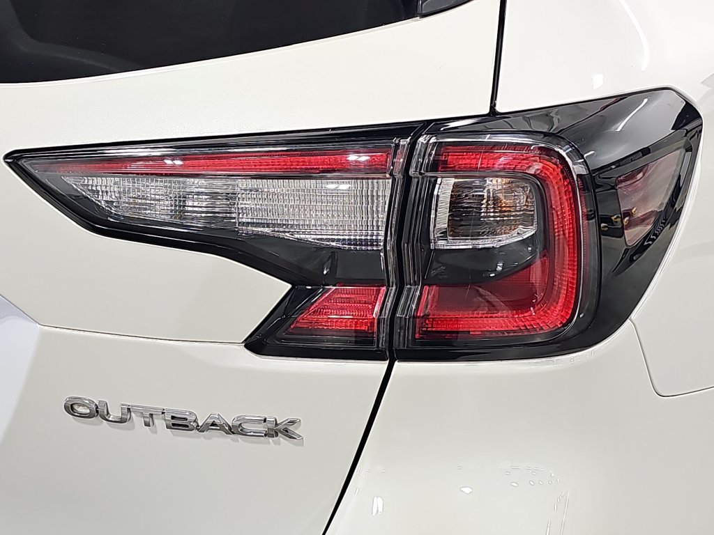 Used 2020 Subaru Outback Limited AWD/4WD image 35