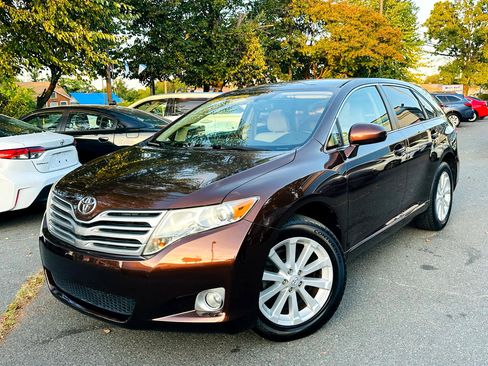 Used 2010 Toyota Venza image 2