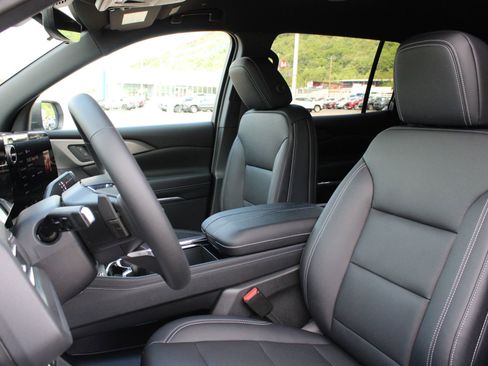 New 2026 Chevrolet Traverse LT w/ Driver Confidence Package FWD image 14
