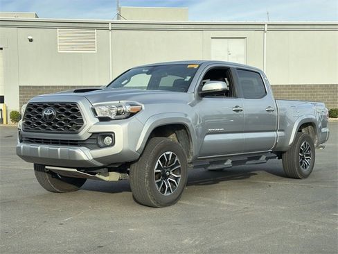 Used 2022 Toyota Tacoma TRD Sport image 2