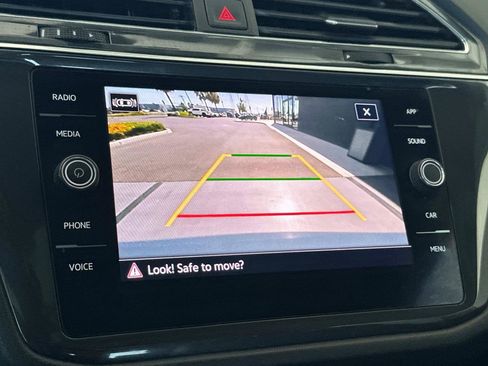 Used 2021 Volkswagen Tiguan SE w/ Panoramic Sunroof Package AWD/4WD image 19