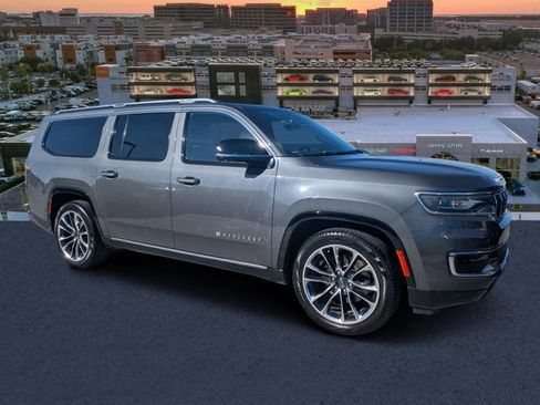 Used 2023 Jeep Wagoneer L Series III w/ Premium Group I image 1