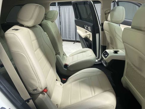 Used 2022 Mercedes-Benz GLS 450 4MATIC image 13