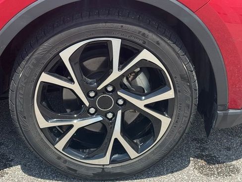 Used 2020 Toyota C-HR XLE FWD image 6