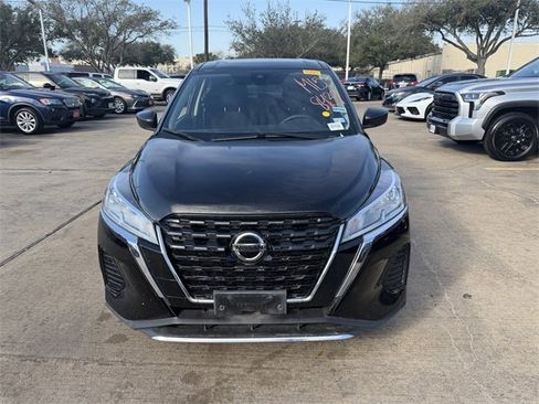 Used 2021 Nissan Kicks S image 2