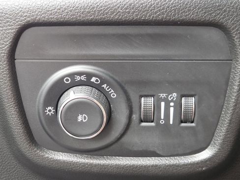Used 2023 Jeep Grand Cherokee Limited AWD/4WD image 16