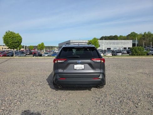 Used 2023 Toyota RAV4 XLE w/ Convenience Package image 4
