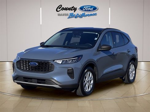 Used 2025 Ford Escape Active image 2