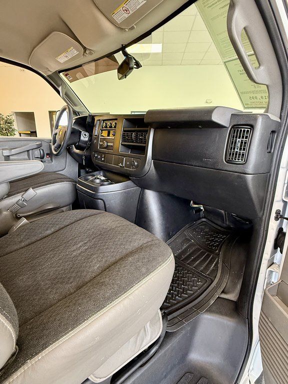 Used 2018 Chevrolet Express 2500 w/ Driver Convenience Package RWD image 12