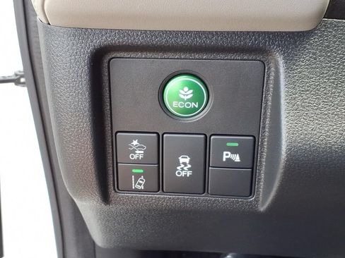 Used 2019 Honda HR-V Touring image 18