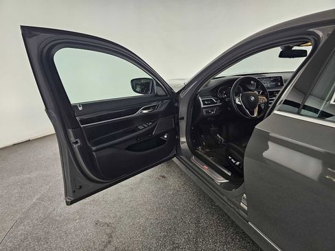 Used 2020 BMW 745e xDrive AWD/4WD image 19