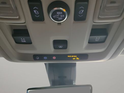 Used 2021 GMC Yukon Denali w/ Denali Premium Package image 43