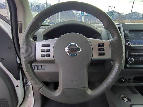 Used 2020 Nissan Frontier SV image 17