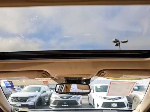Certified 2019 Toyota Camry XLE FWD image 6