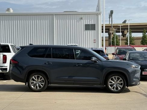 Used 2024 Toyota Grand Highlander FWD image 3