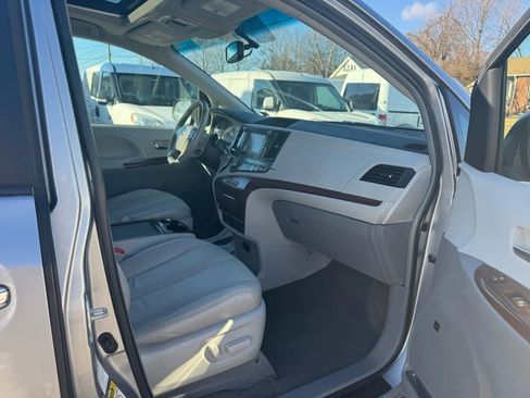 Used 2012 Toyota Sienna XLE w/ Premium Pkg AWD/4WD image 72