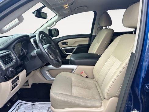 Used 2017 Nissan Titan SV image 9