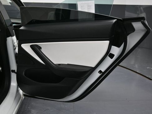Used 2021 Tesla Model 3 Performance image 39
