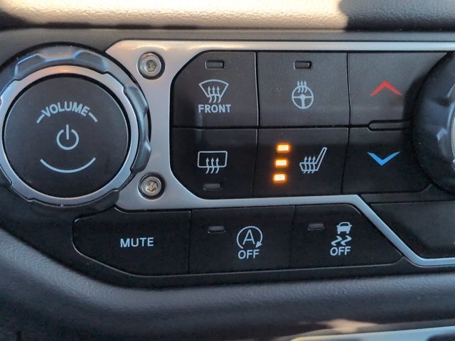 Used 2025 Jeep Gladiator Mojave w/ Convenience Group AWD/4WD image 21