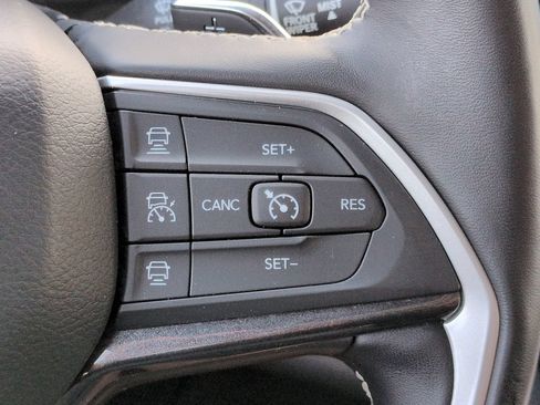 Used 2021 Jeep Grand Cherokee L Laredo AWD/4WD image 26